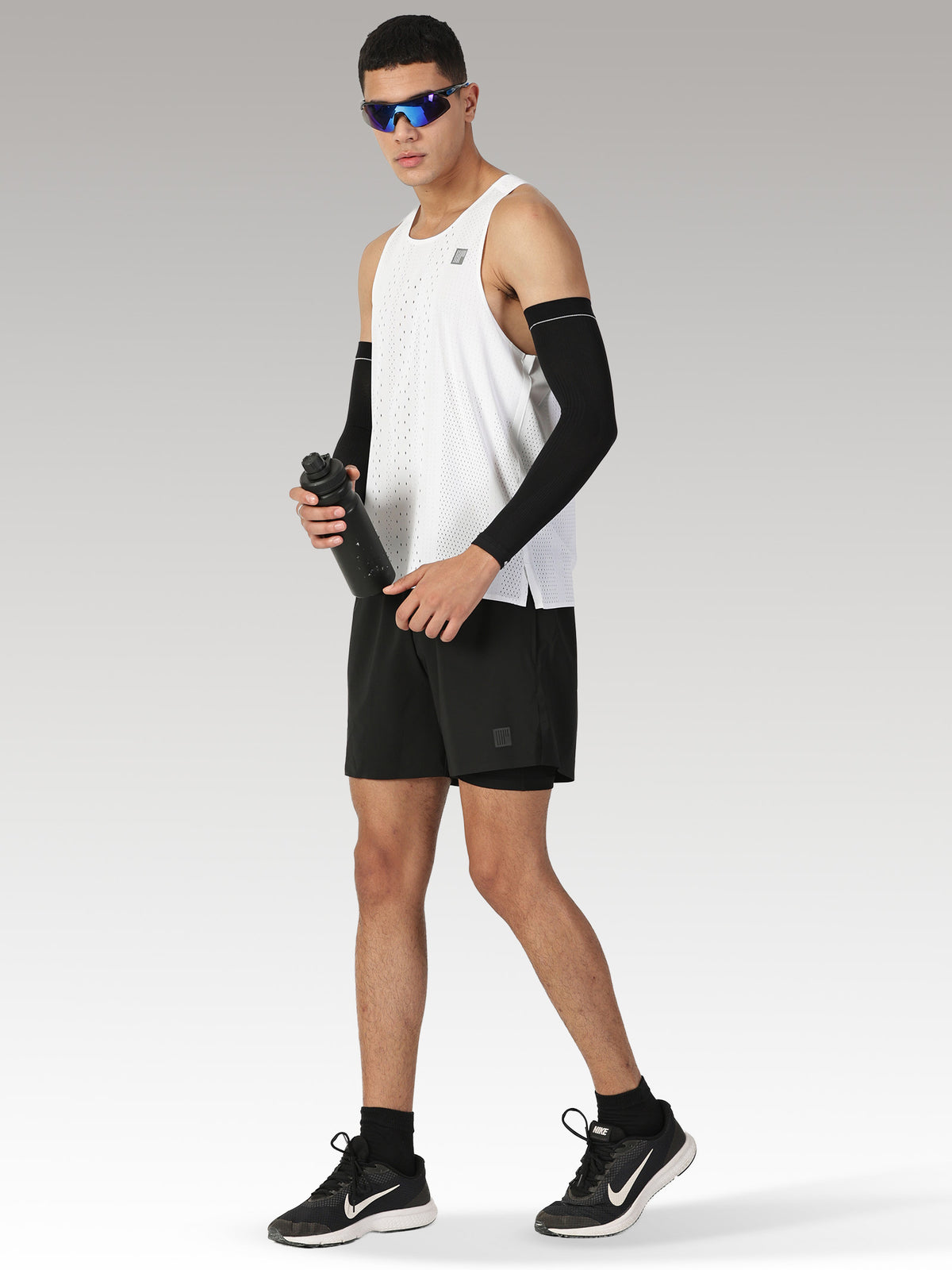 Marathon Tank, White, engineered mesh running singlet by 42KM, photo 3